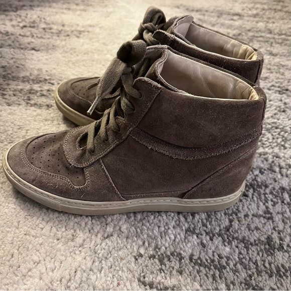 Common Projects Sneakers - Picture 12 of 16